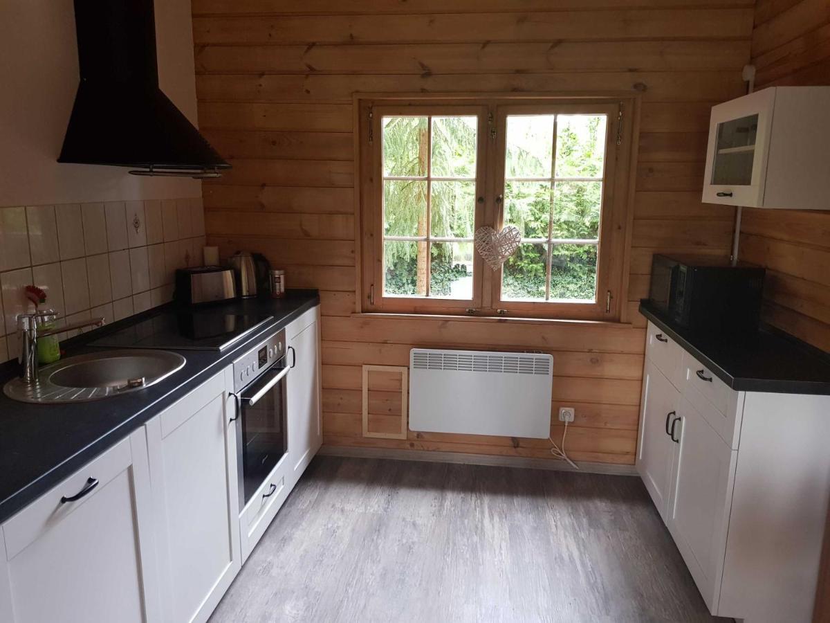 Blockhaus Canow Mit Fahrraedern Esterno foto