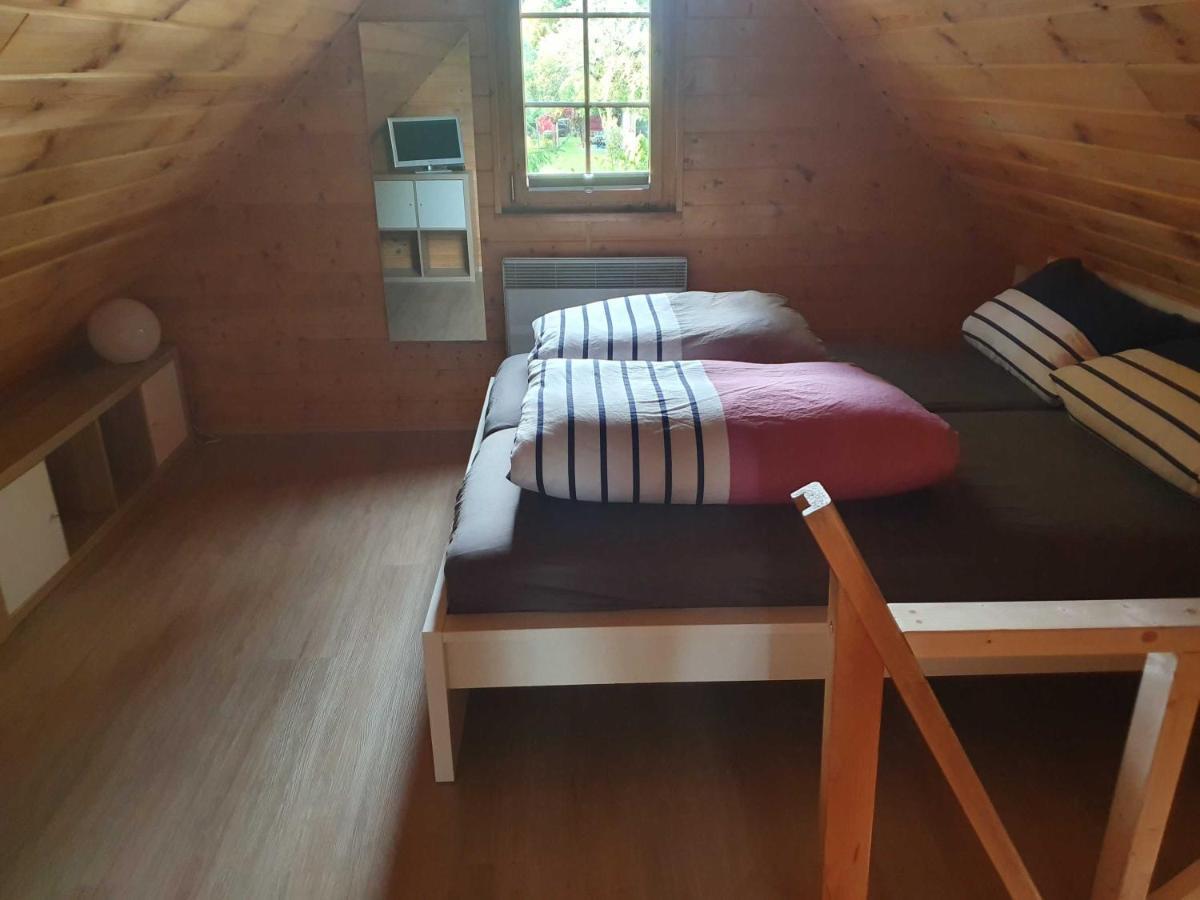 Blockhaus Canow Mit Fahrraedern Esterno foto